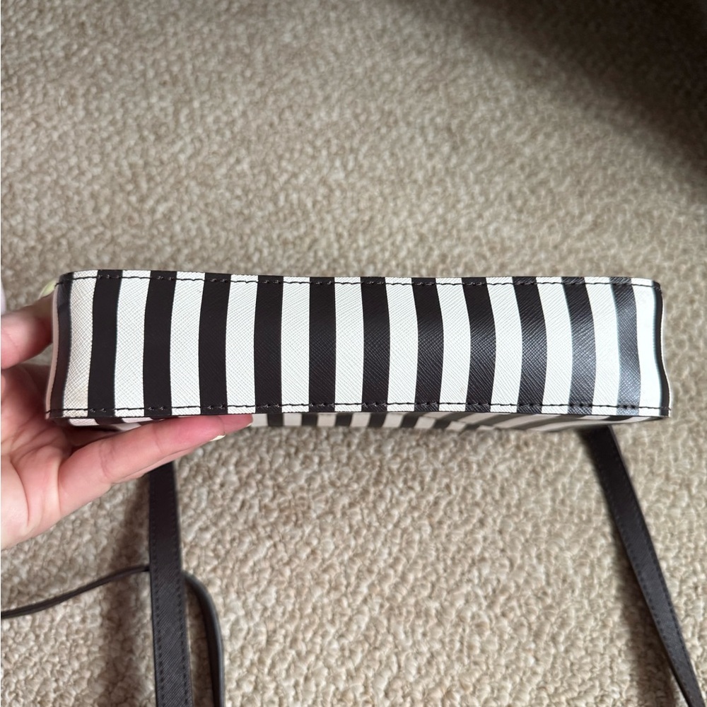 Henri Bendel Brown and White Crossbody Bag - Picture 4 of 10
